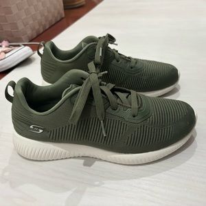 memory foam sketchers barely used